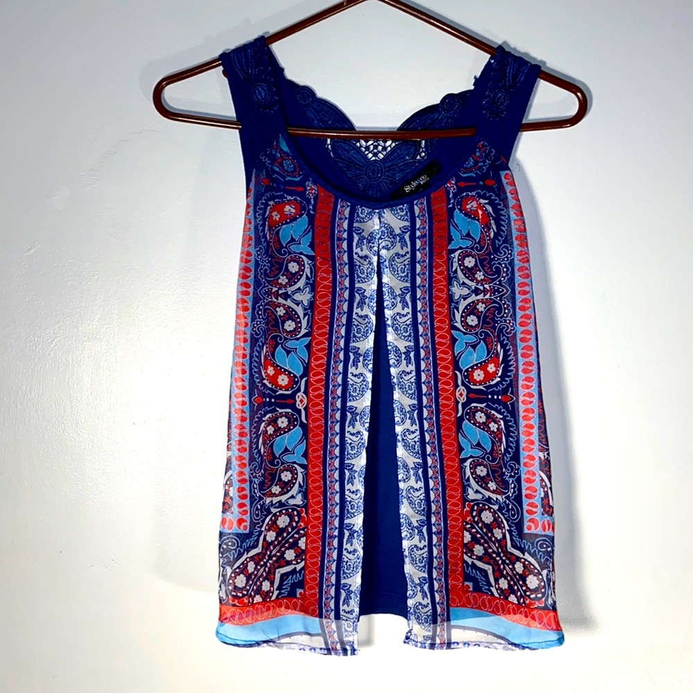 Tank top with lace back and chiffon split front.